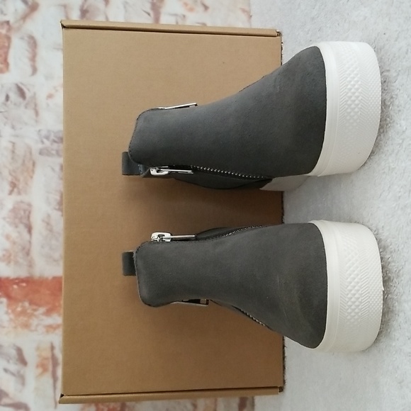 New Steve Madden Wedgie Leather Sneakers - Picture 2 of 13